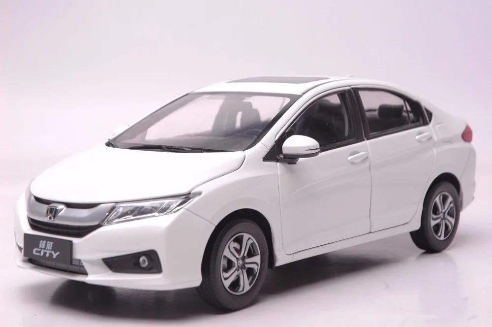 Модель литая в масштабе 1:18 для Honda City 2015 белый седан игрушечный автомобиль из