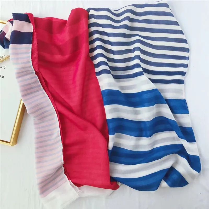 2019 New Summer design Blue Striped scarf hot Print Leopard 1 color hijab part scarfs women scarves and shawls shimmer fashion
2019 New Summer design Blue Striped scarf hot Print Leopard 1 color hijab part scarfs women scarves and shawls shimmer fashion