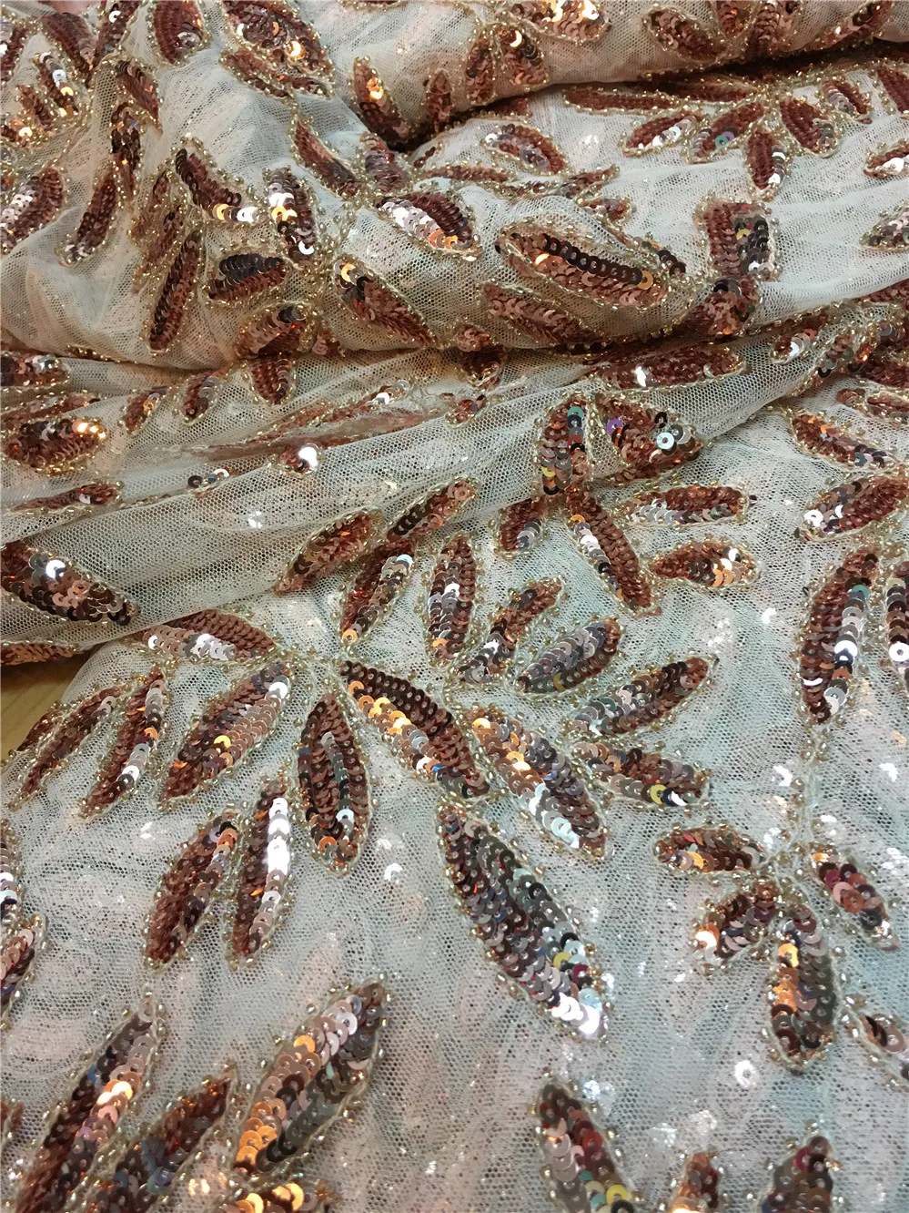 2017 french lace with sequins and stones Lace Fabric African champagne color mesh High Quality French Lace Fabric free shipping
2017 french lace with sequins and stones Lace Fabric African champagne color mesh High Quality French Lace Fabric free shipping