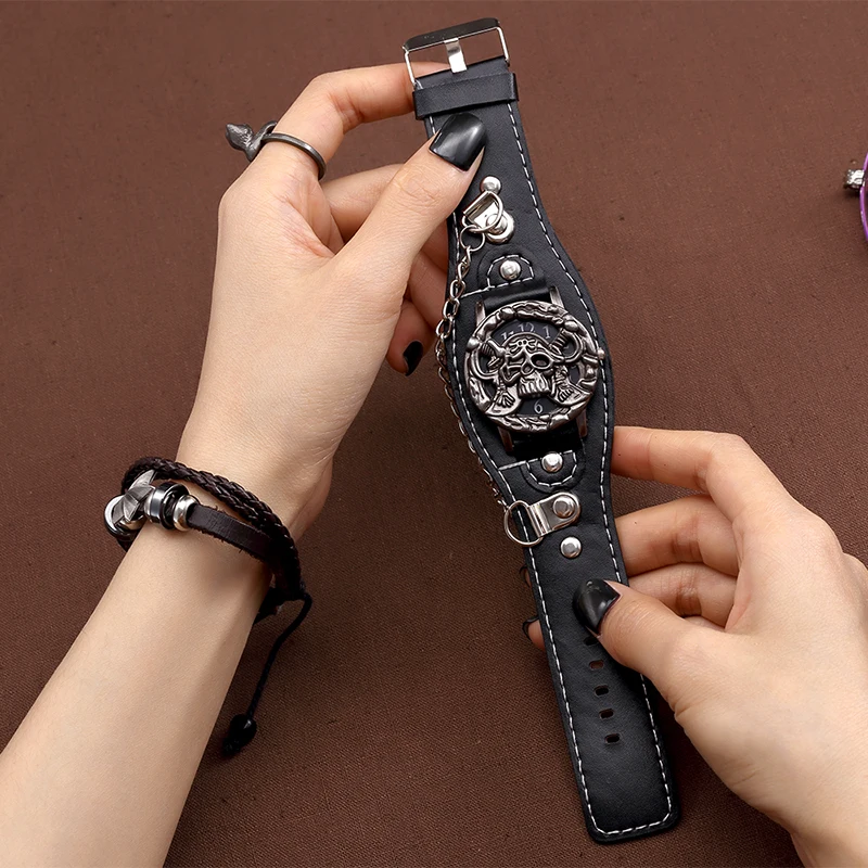 Hot Sales O.T.SEA Brand Pirate Skull Watches Men Luxury Leather Sports Quartz Wrist Watch Relogio Masculino 1831-6
Hot Sales O.T.SEA Brand Pirate Skull Watches Men Luxury Leather Sports Quartz Wrist Watch Relogio Masculino 1831-6