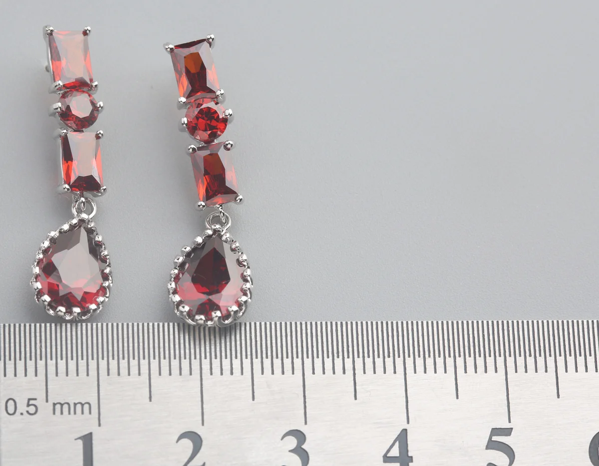 Superb Red Garnet 10*8mm Semi-precious Silver Cool For Womens Stud Earrings ED0211
Superb Red Garnet 10*8mm Semi-precious Silver Cool For Womens Stud Earrings ED0211