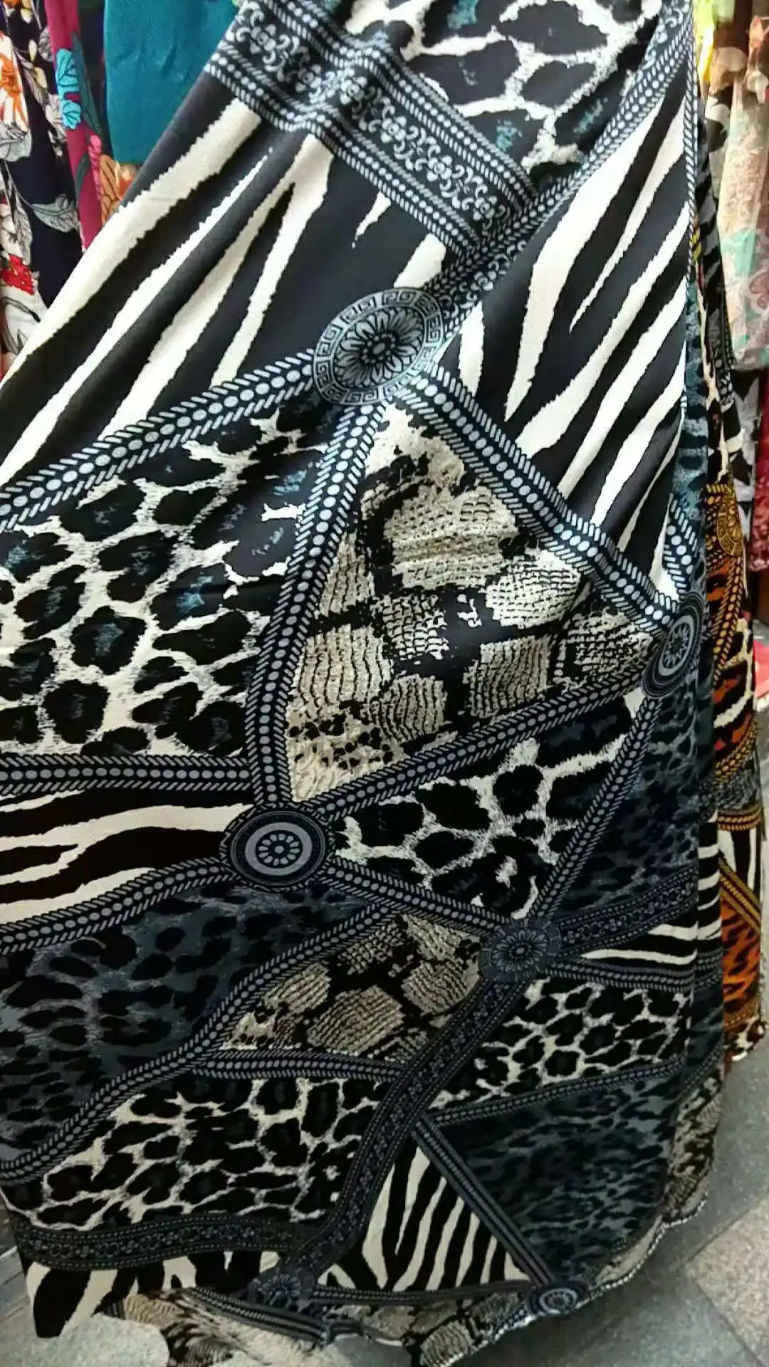 Leopard print chiffon shirt georgette fabric hot style harness connect dress skirt fabric accessories
Leopard print chiffon shirt georgette fabric hot style harness connect dress skirt fabric accessories