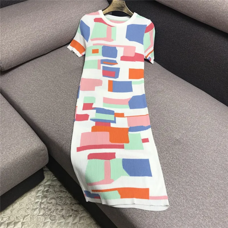 Фото Женское трикотажное платье с О-образным вырезом Длинное разноцветное