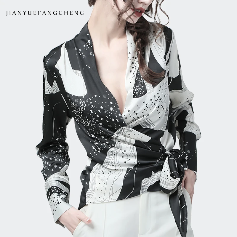 Женская атласная блузка с длинным рукавом и глубоким V образным вырезом модные