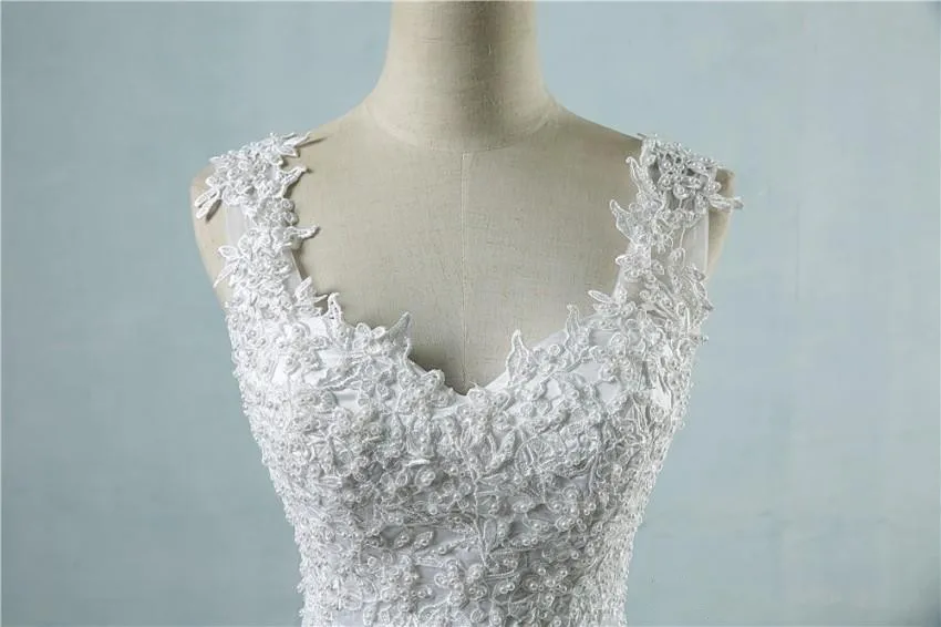 Lace Applique Customized Wedding Dresses V Neck Beaded Pearls Tulle Elegant Princess Bridal Wedding Gowns
Lace Applique Customized Wedding Dresses V Neck Beaded Pearls Tulle Elegant Princess Bridal Wedding Gowns