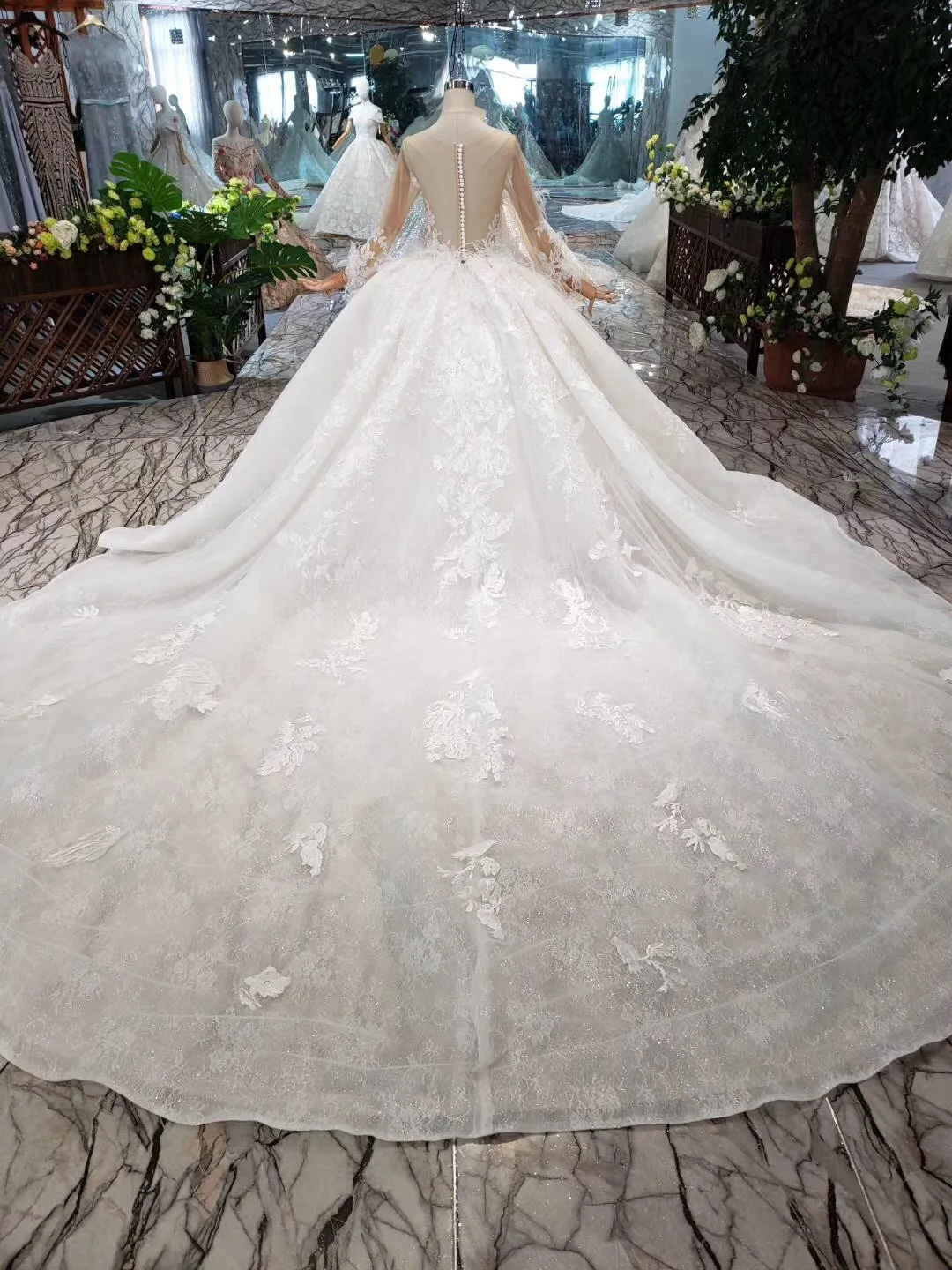 Vestido De Noiva 2019 Lace Long Sleeve Wedding Dress Luxury Appliques Dubai Arabia Feather Dress Ball Gown Princess Wedding Gown
Vestido De Noiva 2019 Lace Long Sleeve Wedding Dress Luxury Appliques Dubai Arabia Feather Dress Ball Gown Princess Wedding Gown