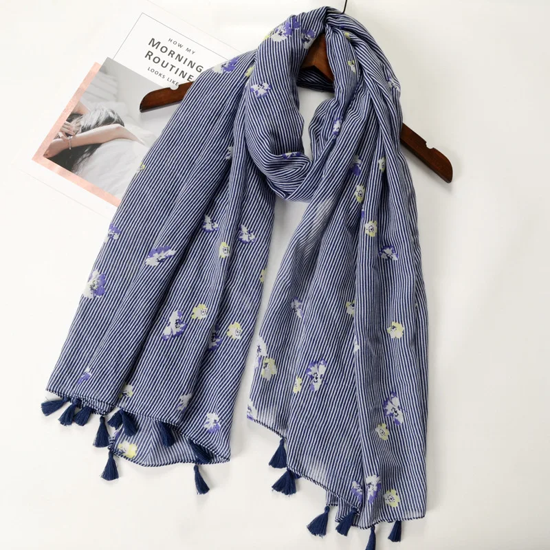 2018 New Fashion Small Flower Print Tassel Scarf Shawls Women Floral And Stripe Scarves Wraps Muffler Hijab Free Shipping
2018 New Fashion Small Flower Print Tassel Scarf Shawls Women Floral And Stripe Scarves Wraps Muffler Hijab Free Shipping
