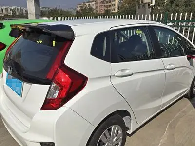 Подходит для HONDA Fit 2015 RS светильник модифицированным задним спойлером из углеродного волокна
Подходит для HONDA Fit 2015 RS светильник модифицированным задним спойлером из углеродного волокна