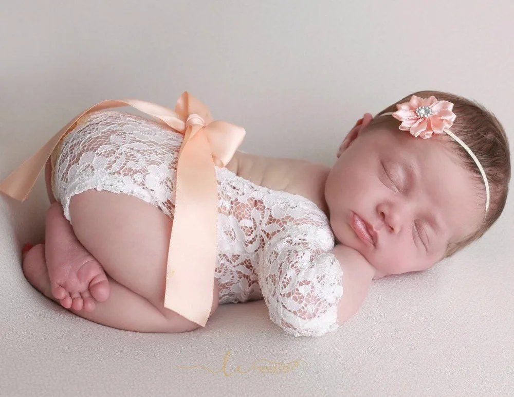 Cute Baby Lace Romper Headband Outfit Infant Photo Props Embroidery Floral Vintage Newborn Photoshoot Props
Cute Baby Lace Romper Headband Outfit Infant Photo Props Embroidery Floral Vintage Newborn Photoshoot Props