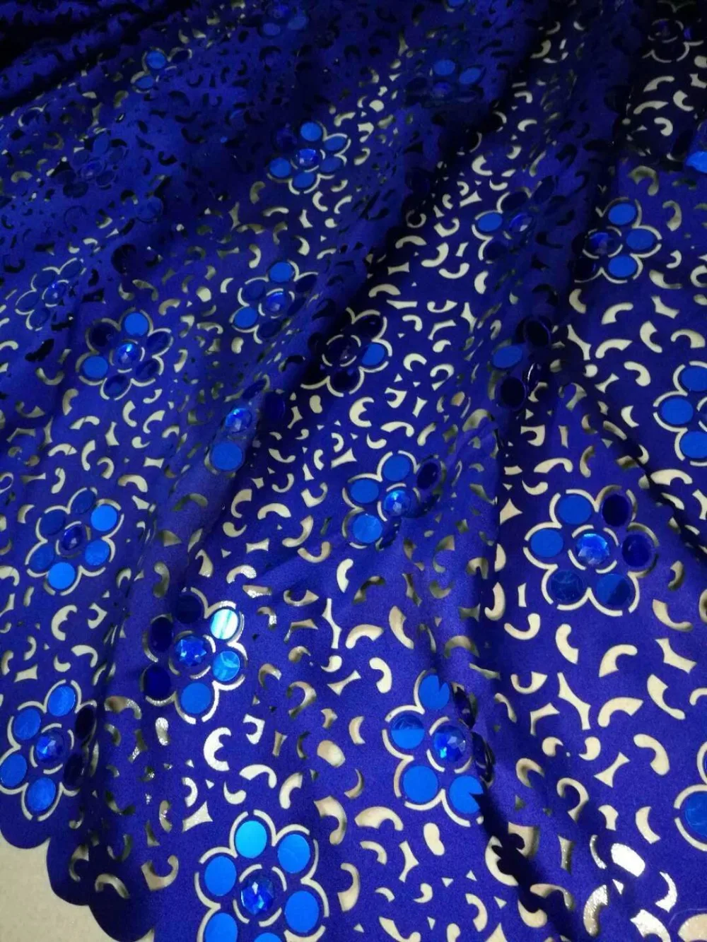 2017 Nigerian French Lace Fabrics laser cut lace African Tulle Lace Fabric High Quality African Lace Wedding Fabric For Dress
2017 Nigerian French Lace Fabrics laser cut lace African Tulle Lace Fabric High Quality African Lace Wedding Fabric For Dress