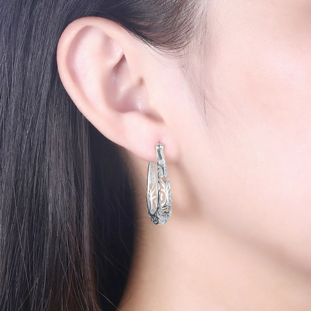 Classic Hollow Out Flower 925 Sterling Silver Big Hoop Earrings S925 Gold/ Silver Women Statement Earrings 2018 (Lam Hub Fong)
Classic Hollow Out Flower 925 Sterling Silver Big Hoop Earrings S925 Gold/ Silver Women Statement Earrings 2018 (Lam Hub Fong)