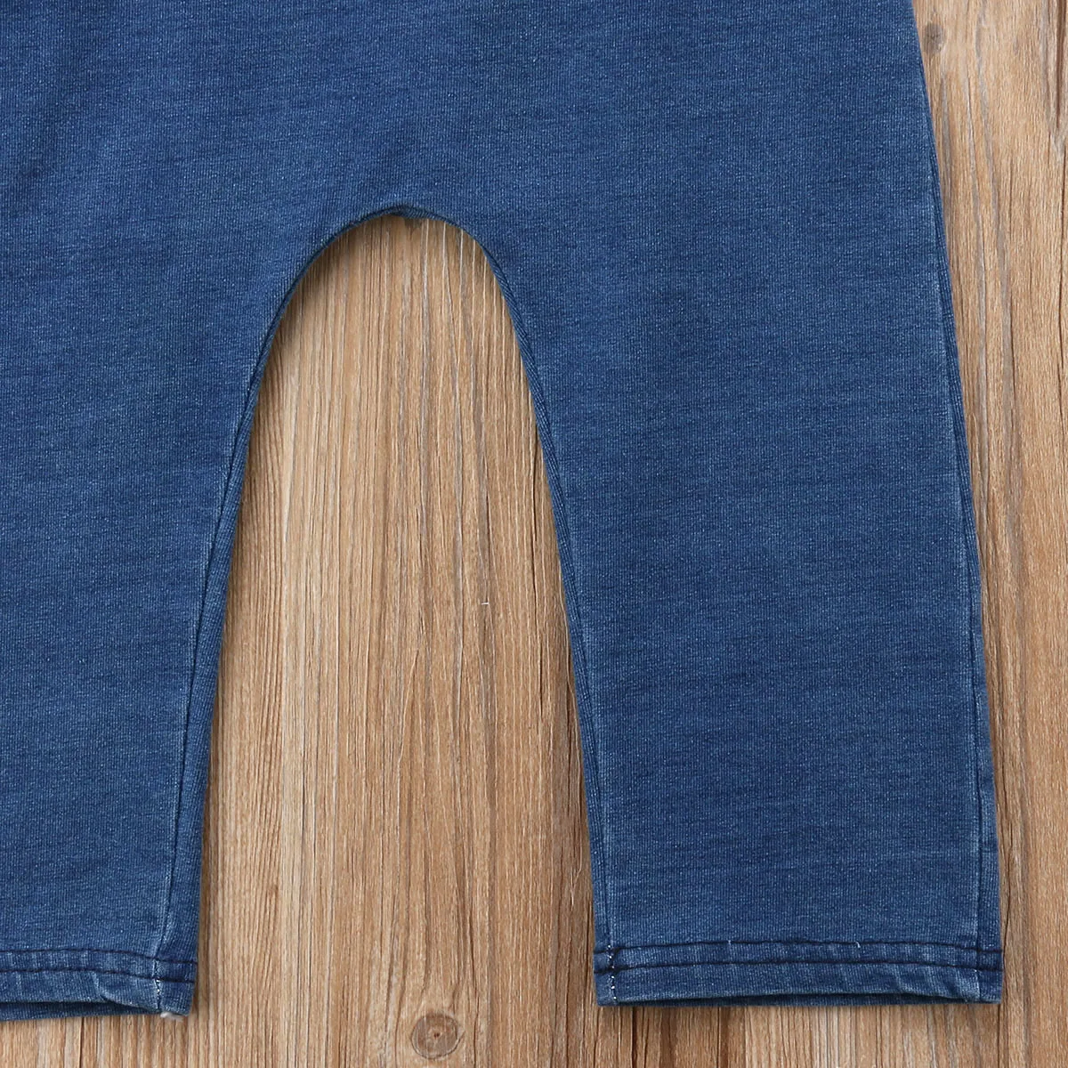 Новый модный джинсовый комбинезон на лямках для маленьких девочек летний