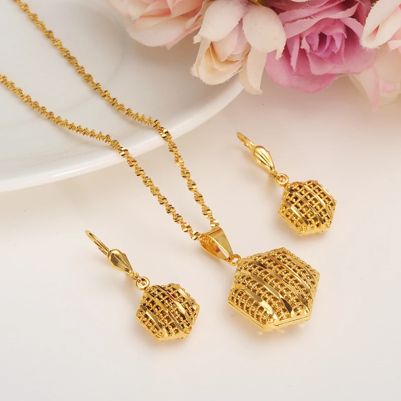 Bangrui Romantic H Pendant Necklace chain Earrings sets Jewelry Gold Color Bead Necklaces sets for women
Bangrui Romantic H Pendant Necklace chain Earrings sets Jewelry Gold Color Bead Necklaces sets for women