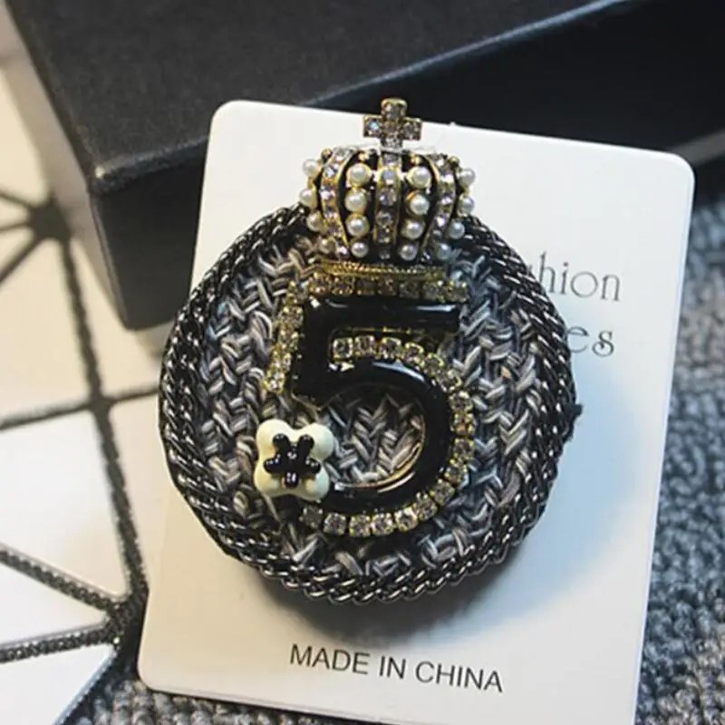 Number 5 pearl vintage Famous Luxury Designer Jewelry Brooch Pins Broach For Women Sweater Dress Crown Pin Brooch
Number 5 pearl vintage Famous Luxury Designer Jewelry Brooch Pins Broach For Women Sweater Dress Crown Pin Brooch