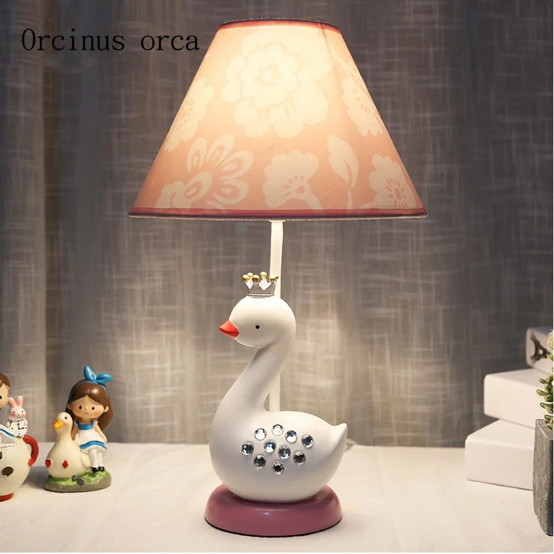 Creative cartoon Swan desk lamp girl bedroom children's room Princess room light modern minimalist resin bird desk lamp
Creative cartoon Swan desk lamp girl bedroom children's room Princess room light modern minimalist resin bird desk lamp