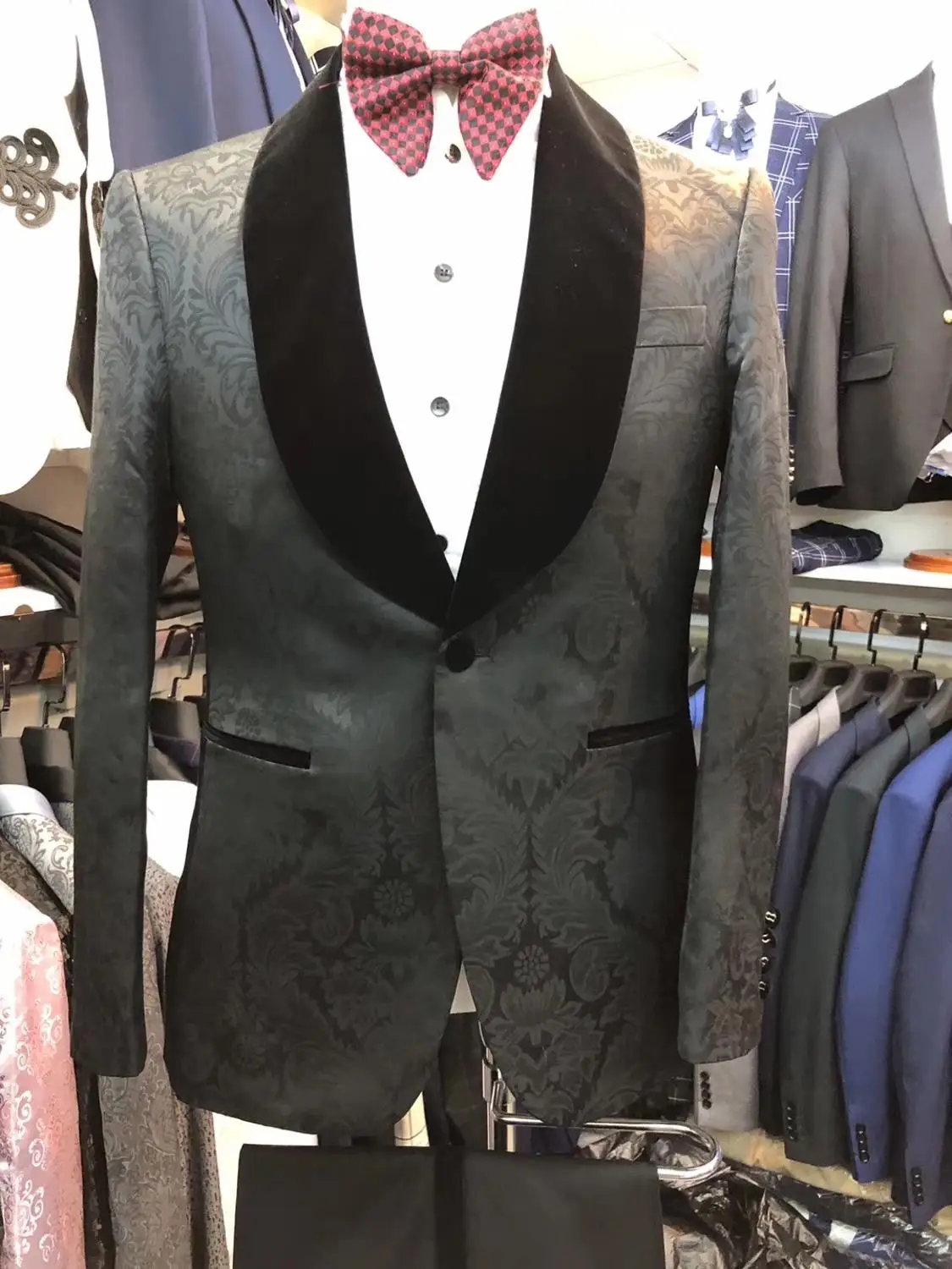 Последний дизайн пальто брюки мужской костюм homme mariage костюм для мужчин смокинг Свадебный портной Жених модные вечерние Блейзер 3 шт
Последний дизайн пальто брюки мужской костюм homme mariage костюм для мужчин смокинг Свадебный портной Жених модные вечерние Блейзер 3 шт