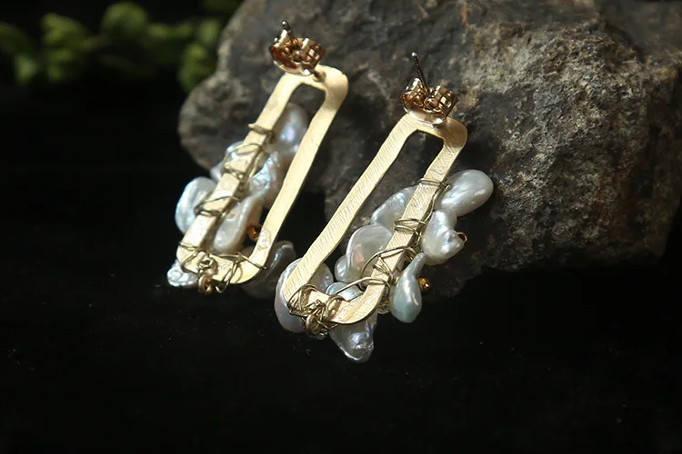 New natural shaped pearl ladies earrings earrings
New natural shaped pearl ladies earrings earrings