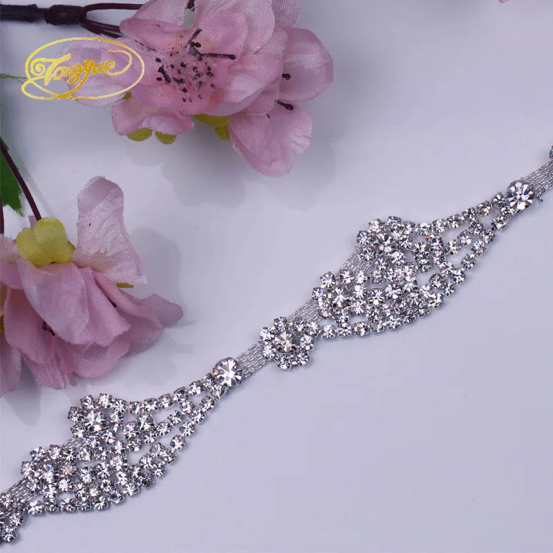 1 yard AAA-Grade Trim Applique Sew on Garment Bags Crystal Hole Glass Rhinestone Cup Chain Silver Base Dress Decoration
1 yard AAA-Grade Trim Applique Sew on Garment Bags Crystal Hole Glass Rhinestone Cup Chain Silver Base Dress Decoration