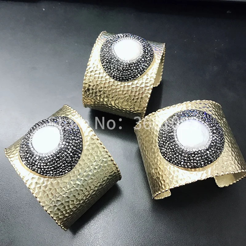 Europe and the United States personality 24K gold pearl bracelet openings all-match retro trendsetter jewelry exaggerated atmosp
Europe and the United States personality 24K gold pearl bracelet openings all-match retro trendsetter jewelry exaggerated atmosp