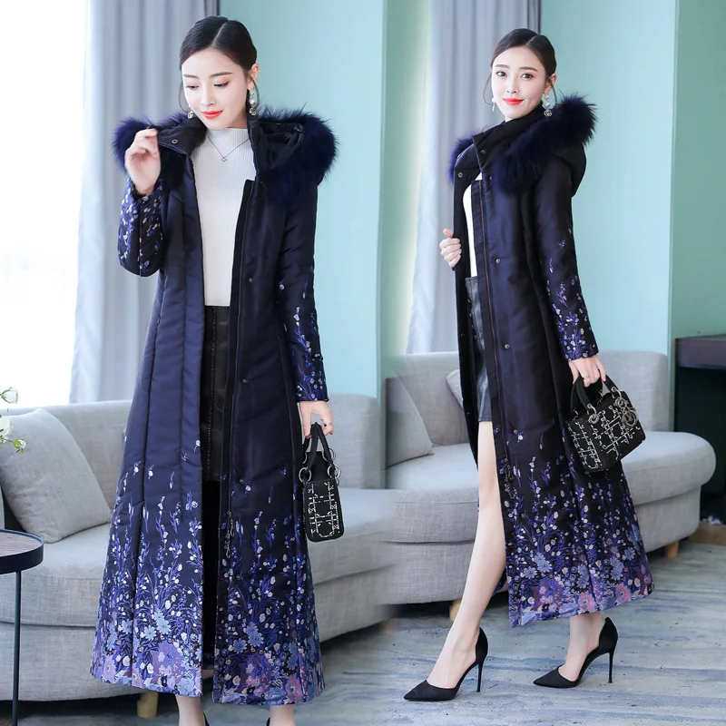 Chinese Style Winter Long Warm Hooded Fox Hair Elegant Print Jacquard Zipper Fashion Women Cotton Coat Jacket Office Lady AA4523
Chinese Style Winter Long Warm Hooded Fox Hair Elegant Print Jacquard Zipper Fashion Women Cotton Coat Jacket Office Lady AA4523