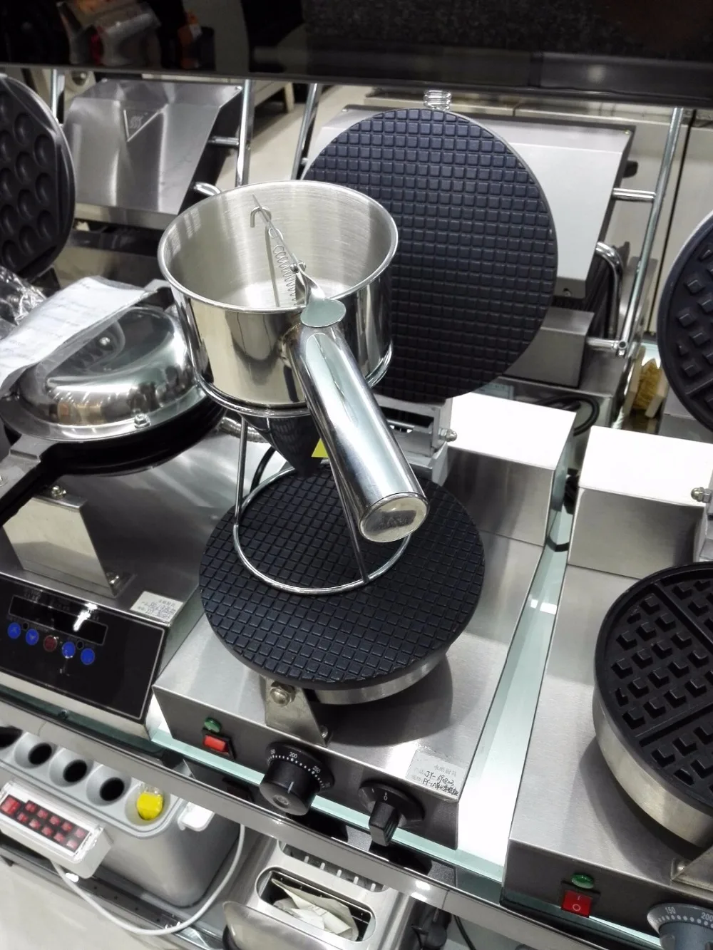 110V 220V Commercial Electric Waffle Maker Non-stick Single Plate Ice Cream Cone Maker Machine EU/US/BS/AU Plug
110V 220V Commercial Electric Waffle Maker Non-stick Single Plate Ice Cream Cone Maker Machine EU/US/BS/AU Plug