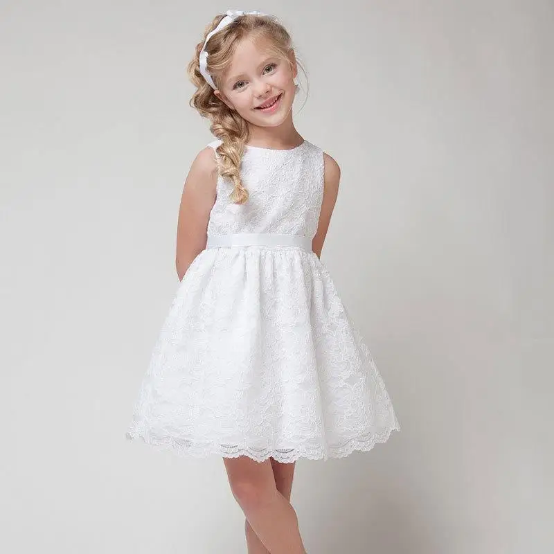 Детка в красивом коротком платье