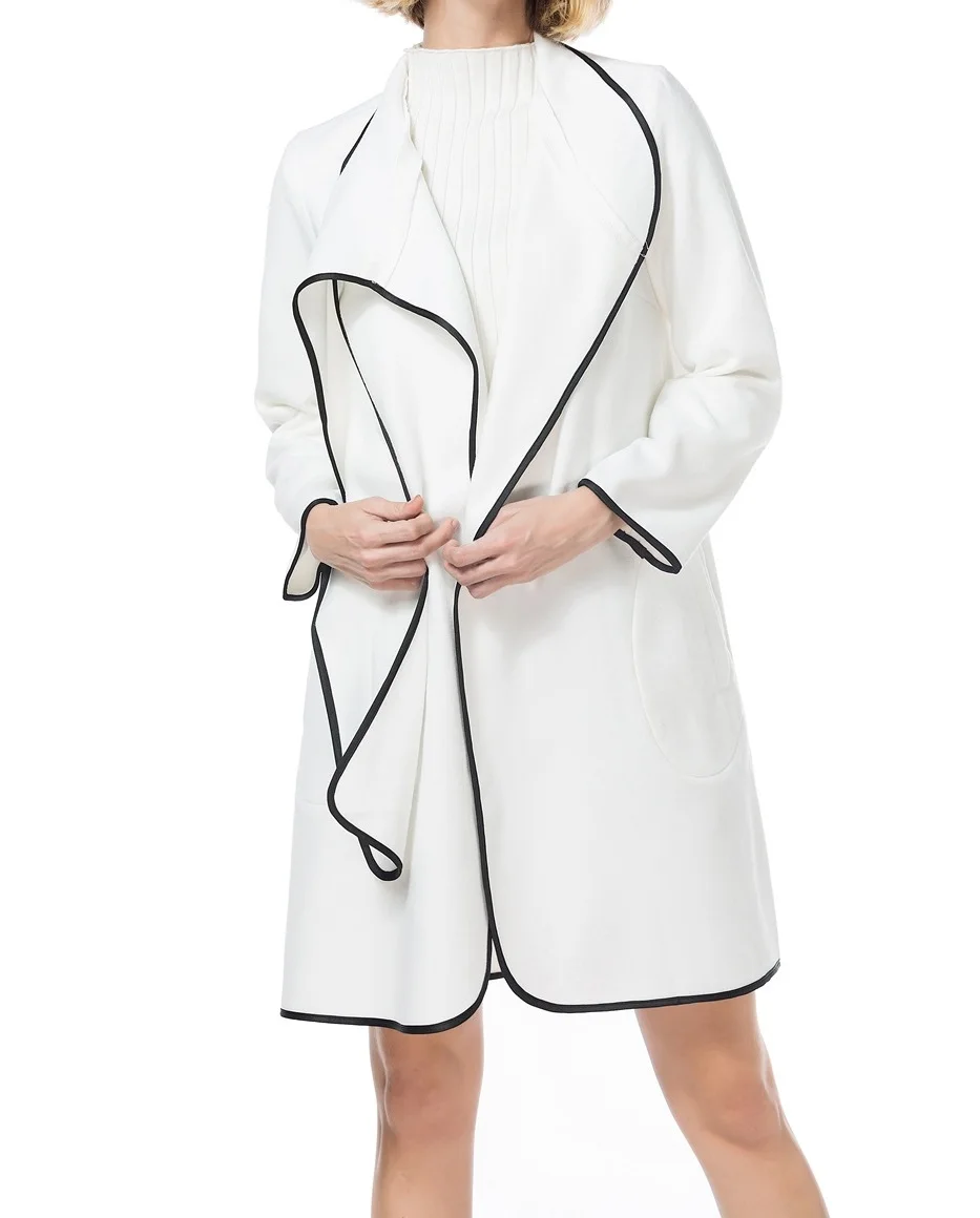 Fashion Ladies Loose Long-sleeved black Edging Coat Solid Color Loose Medium Long Dust Coat
Fashion Ladies Loose Long-sleeved black Edging Coat Solid Color Loose Medium Long Dust Coat