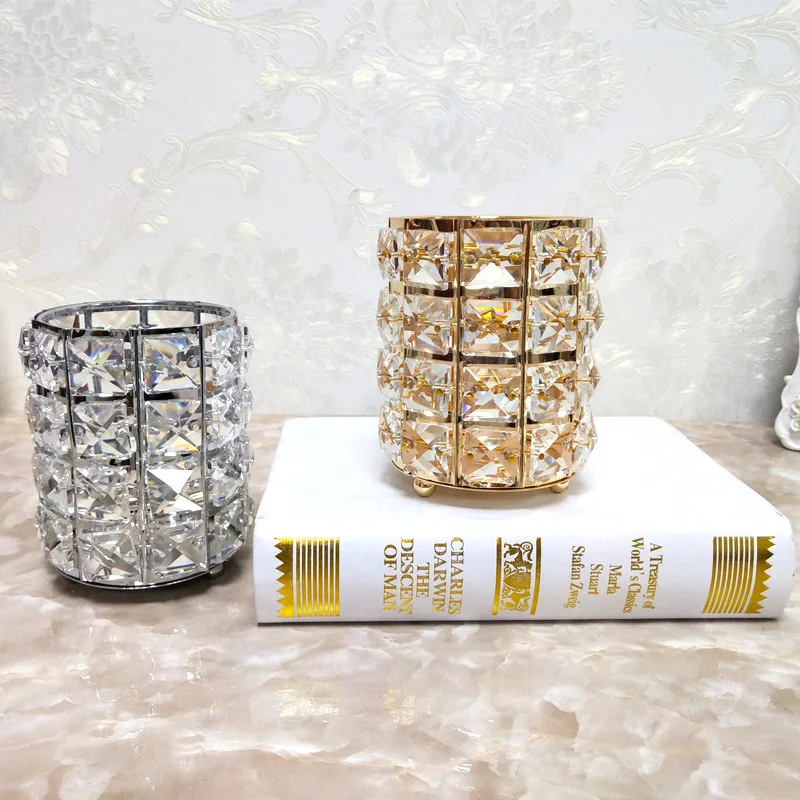 New Crystal European Candlestick Romantic Crystal makeup Box Candlelight Dinner Props Wedding Pen Holder Hardware Decoration
New Crystal European Candlestick Romantic Crystal makeup Box Candlelight Dinner Props Wedding Pen Holder Hardware Decoration