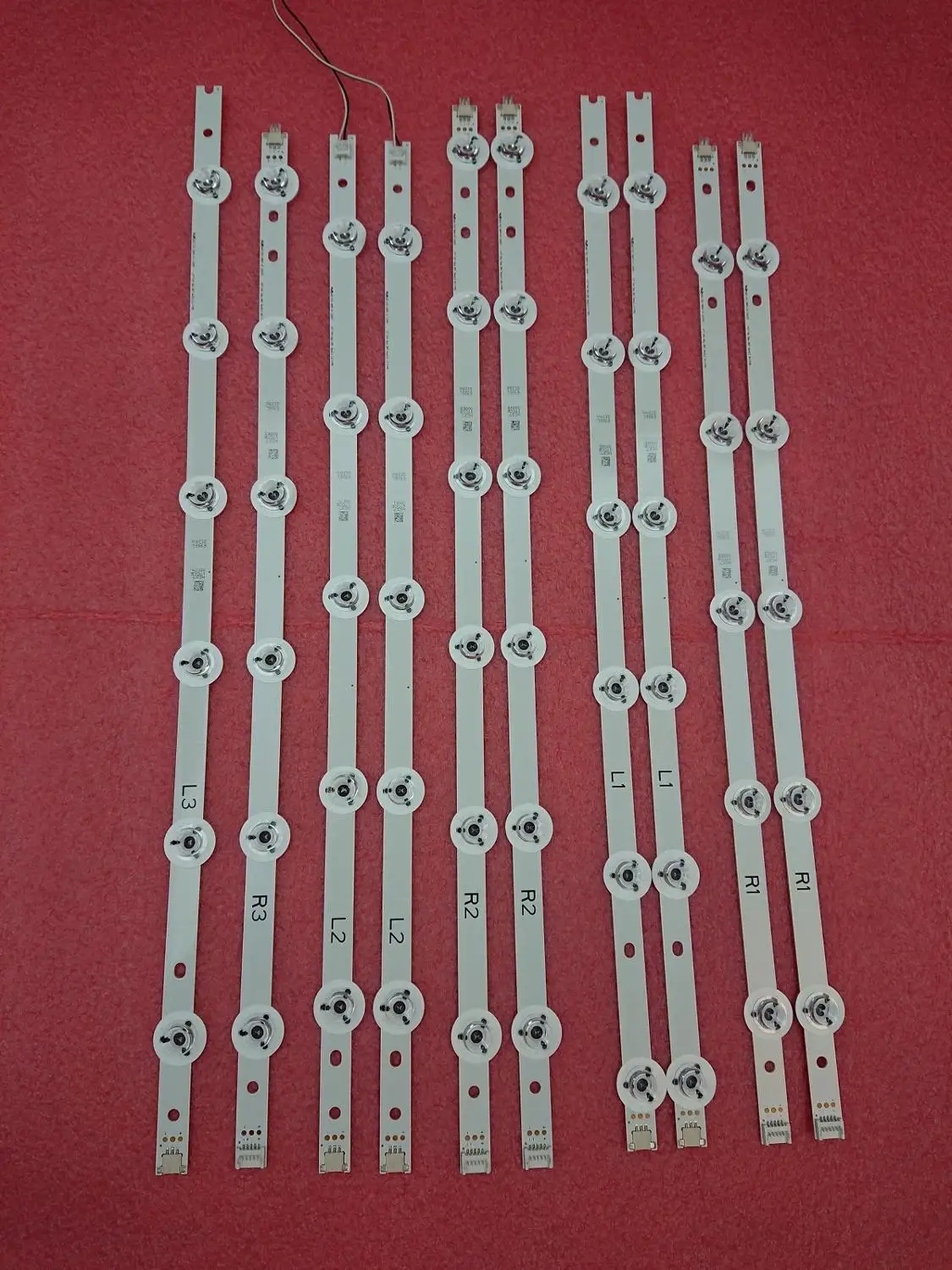 Kit 10 PCS LED backlight strip for LG 47inch TV 6916L-2134A 6916L-2135A 6916L-2136A 6916L-2137A 6916L-2138A 6916L-2139A
Kit 10 PCS LED backlight strip for LG 47inch TV 6916L-2134A 6916L-2135A 6916L-2136A 6916L-2137A 6916L-2138A 6916L-2139A
