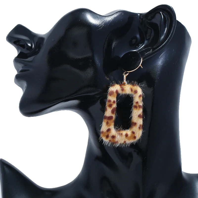 WNGMNGL New Fashion Long Statement Earrings Leopard Print Drop Earring Exaggerated Brown Plush Dangle Earrings For Women Jewelry
WNGMNGL New Fashion Long Statement Earrings Leopard Print Drop Earring Exaggerated Brown Plush Dangle Earrings For Women Jewelry