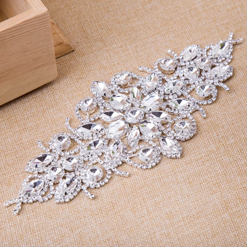 1pcs Flower Rhinestone Applique Bridal Wedding Dress Belt Silver Base Crystal Shine Rhinestone Belt Sew on Strass Shoes Bags
1pcs Flower Rhinestone Applique Bridal Wedding Dress Belt Silver Base Crystal Shine Rhinestone Belt Sew on Strass Shoes Bags