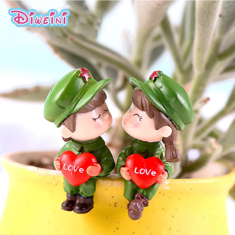 Soldier lover Figures DIY Toy Girl Boy Miniature wedding decoration Movie Character Birthday cake play house doll baby Gift
Soldier lover Figures DIY Toy Girl Boy Miniature wedding decoration Movie Character Birthday cake play house doll baby Gift