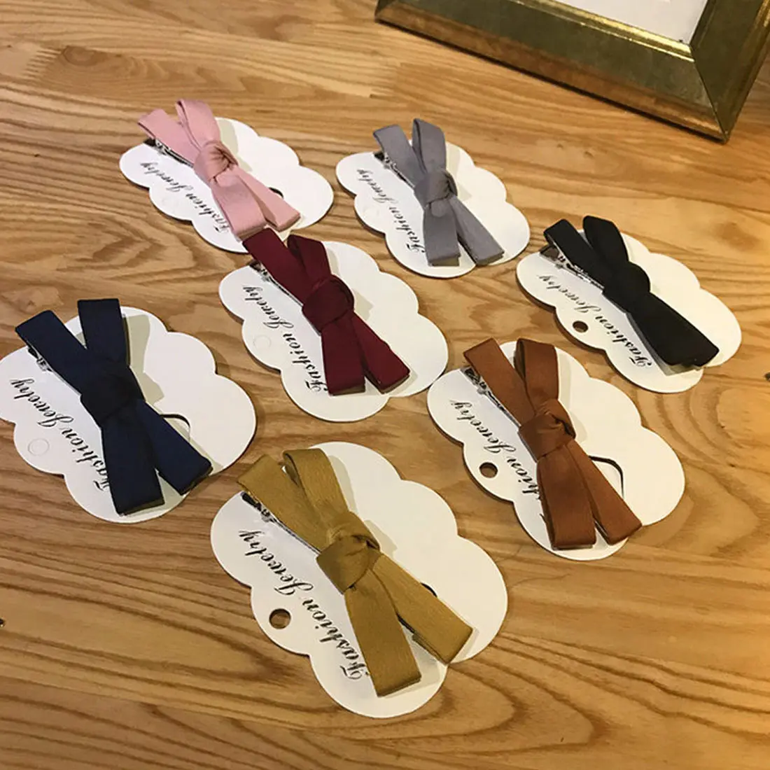 1pcs Bowknot Hairpins Hair Barrettes Children Hair Accessories Cute Headwear Bow Boutique Solid Hair Clips
1pcs Bowknot Hairpins Hair Barrettes Children Hair Accessories Cute Headwear Bow Boutique Solid Hair Clips