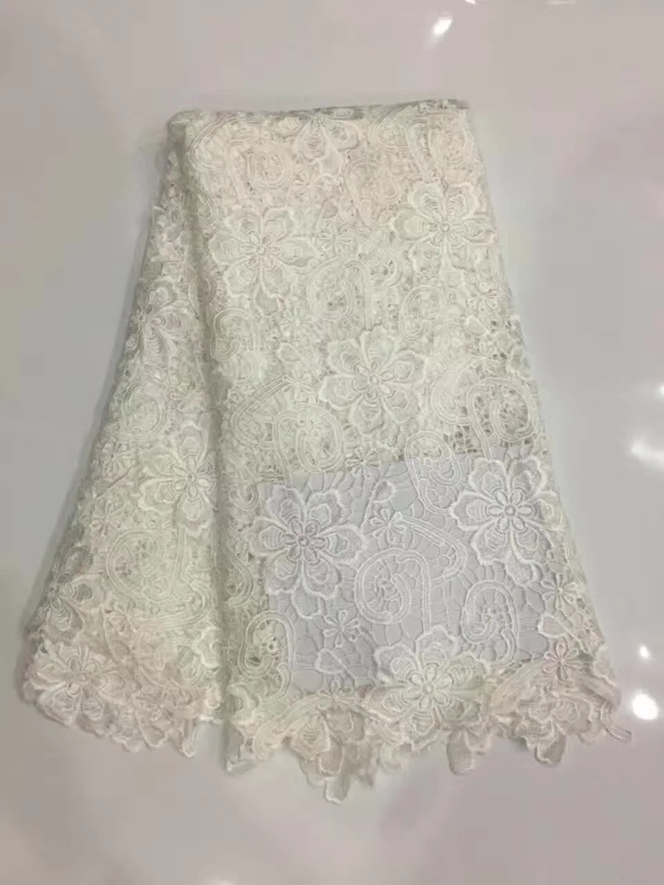 African lace fabric 5yds/pce by dhl laser cut with stones for women party dresses new arrival high quality nigerian fabrics
African lace fabric 5yds/pce by dhl laser cut with stones for women party dresses new arrival high quality nigerian fabrics