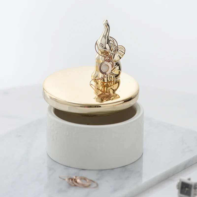 New Ceramic Gold Plating Jewelry Box Ring Earring Necklace Storage Box Desktop Decoration Candy Storage Jar Home Decoration Gift
New Ceramic Gold Plating Jewelry Box Ring Earring Necklace Storage Box Desktop Decoration Candy Storage Jar Home Decoration Gift