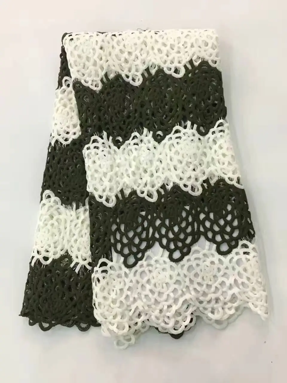 5 Y/pc Beautiful white and pink embroidery african milk silk lace french mesh lace fabric for dress RM9-1
5 Y/pc Beautiful white and pink embroidery african milk silk lace french mesh lace fabric for dress RM9-1