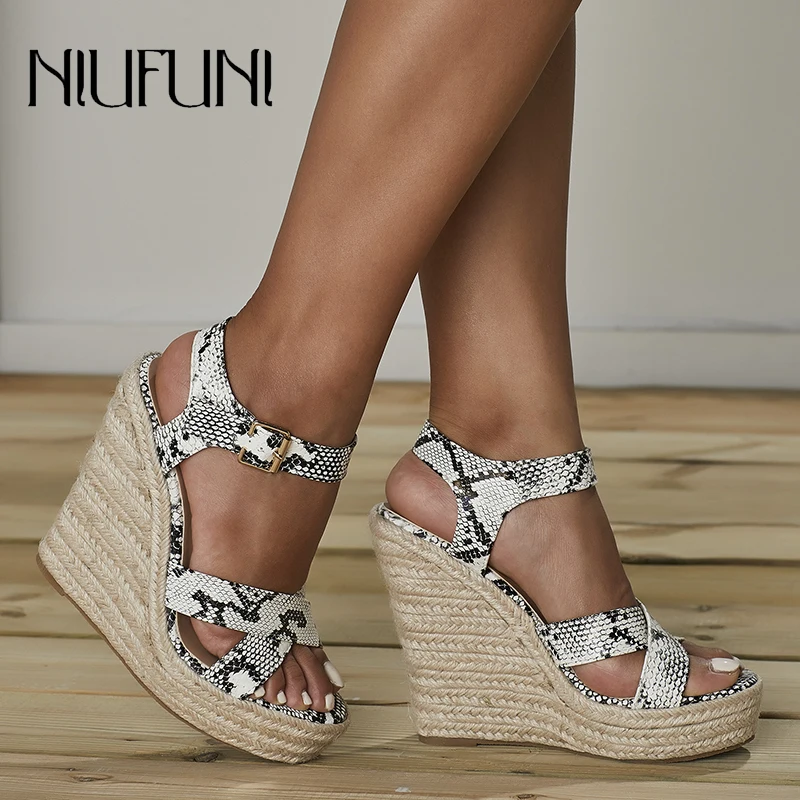 Plus Size 35-42 Sexy Snake Pattern Wedge Gladiator Women's Sandals Waterproof Platform Buckle High Heels Hemp Rope Roman Shoes
Plus Size 35-42 Sexy Snake Pattern Wedge Gladiator Women's Sandals Waterproof Platform Buckle High Heels Hemp Rope Roman Shoes