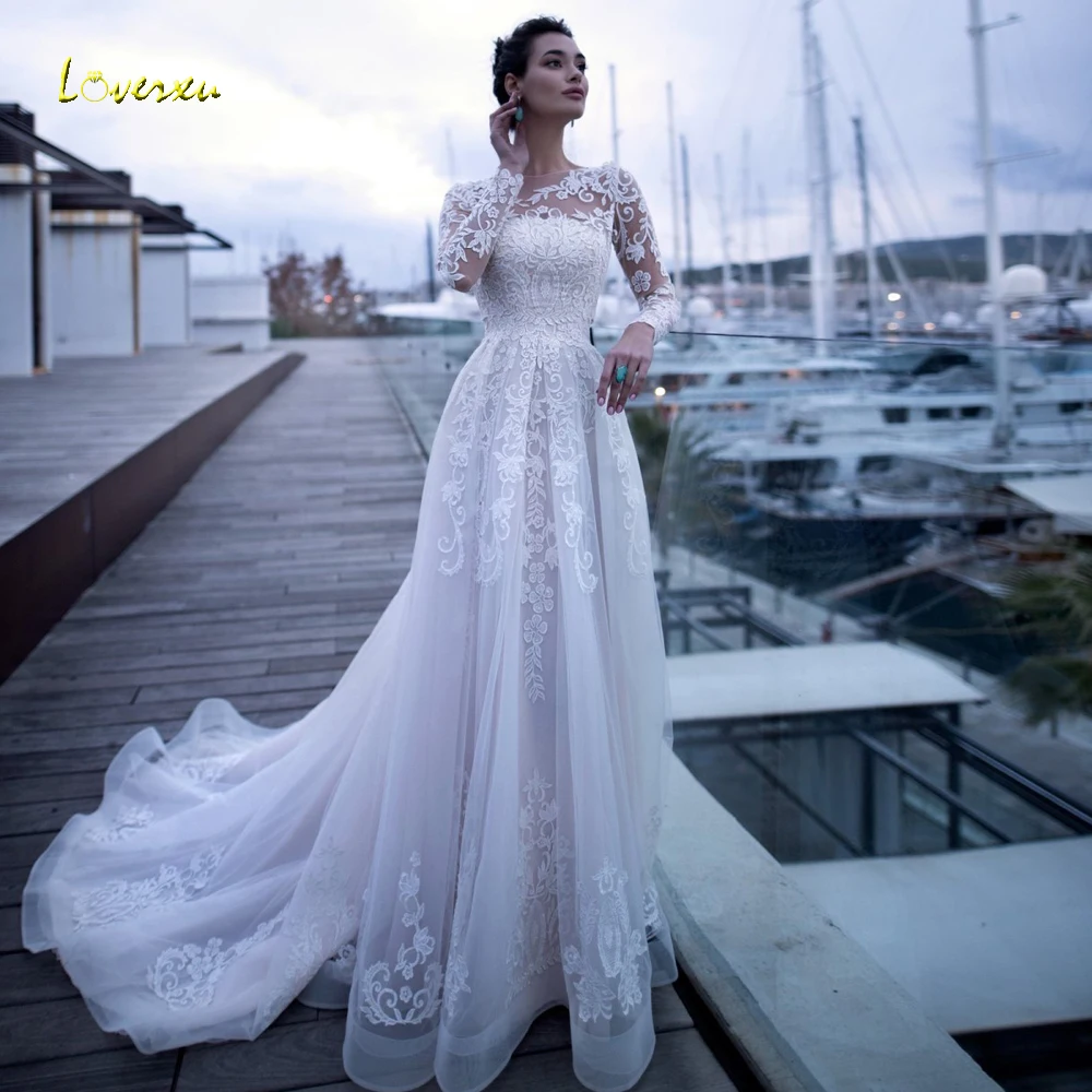 Loverxu Long Sleeve Vintage A-Line Wedding Dresses 2022 Luxury Appliques Button Court Train Vintage Bridal Gowns Robe De Mariee
Loverxu Long Sleeve Vintage A-Line Wedding Dresses 2022 Luxury Appliques Button Court Train Vintage Bridal Gowns Robe De Mariee