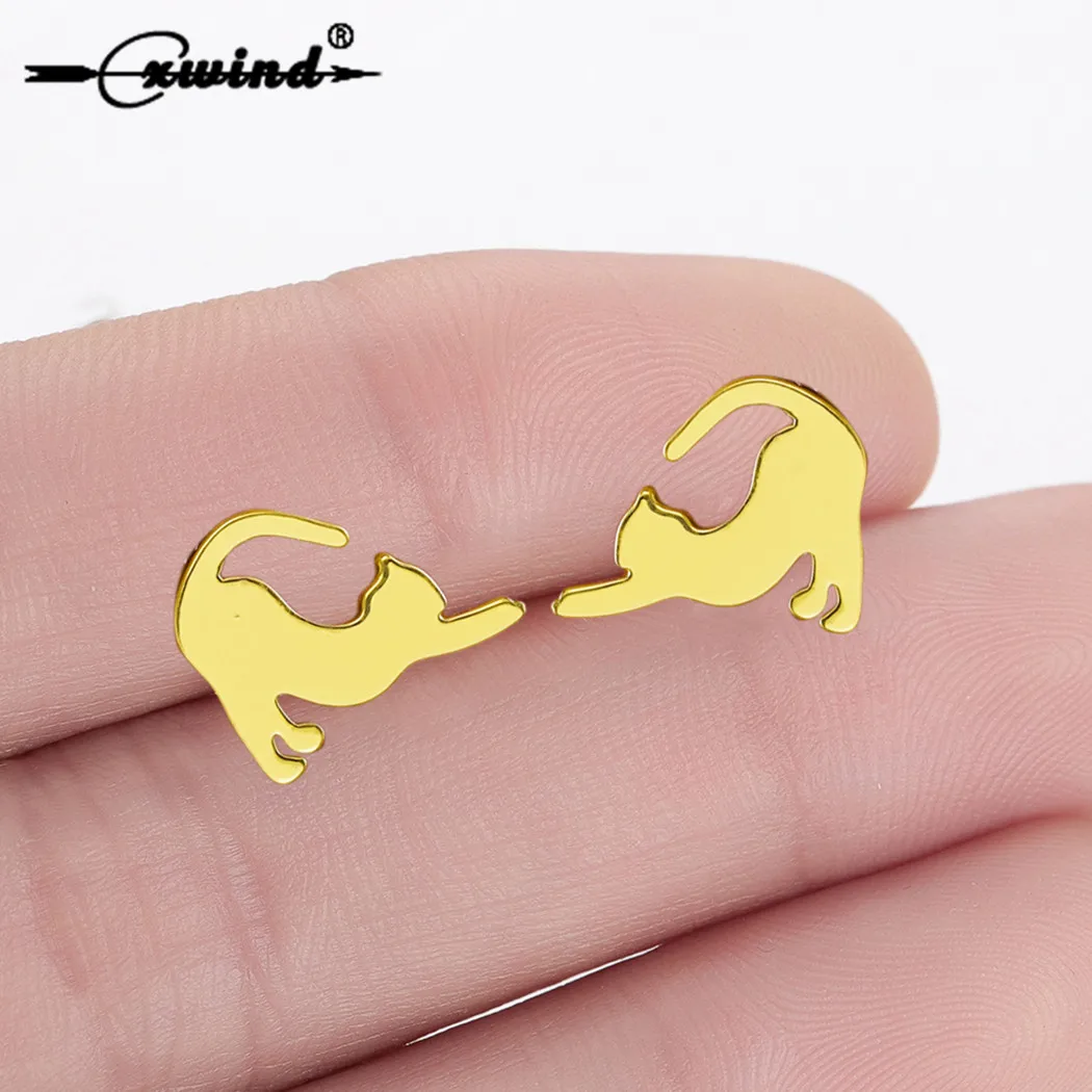 

Cxwind Fashion Animal Cat Stud Earrings for Women Gold Naughty Asymmetrical Kitty Earring Valentine's Day Gift oorbellen