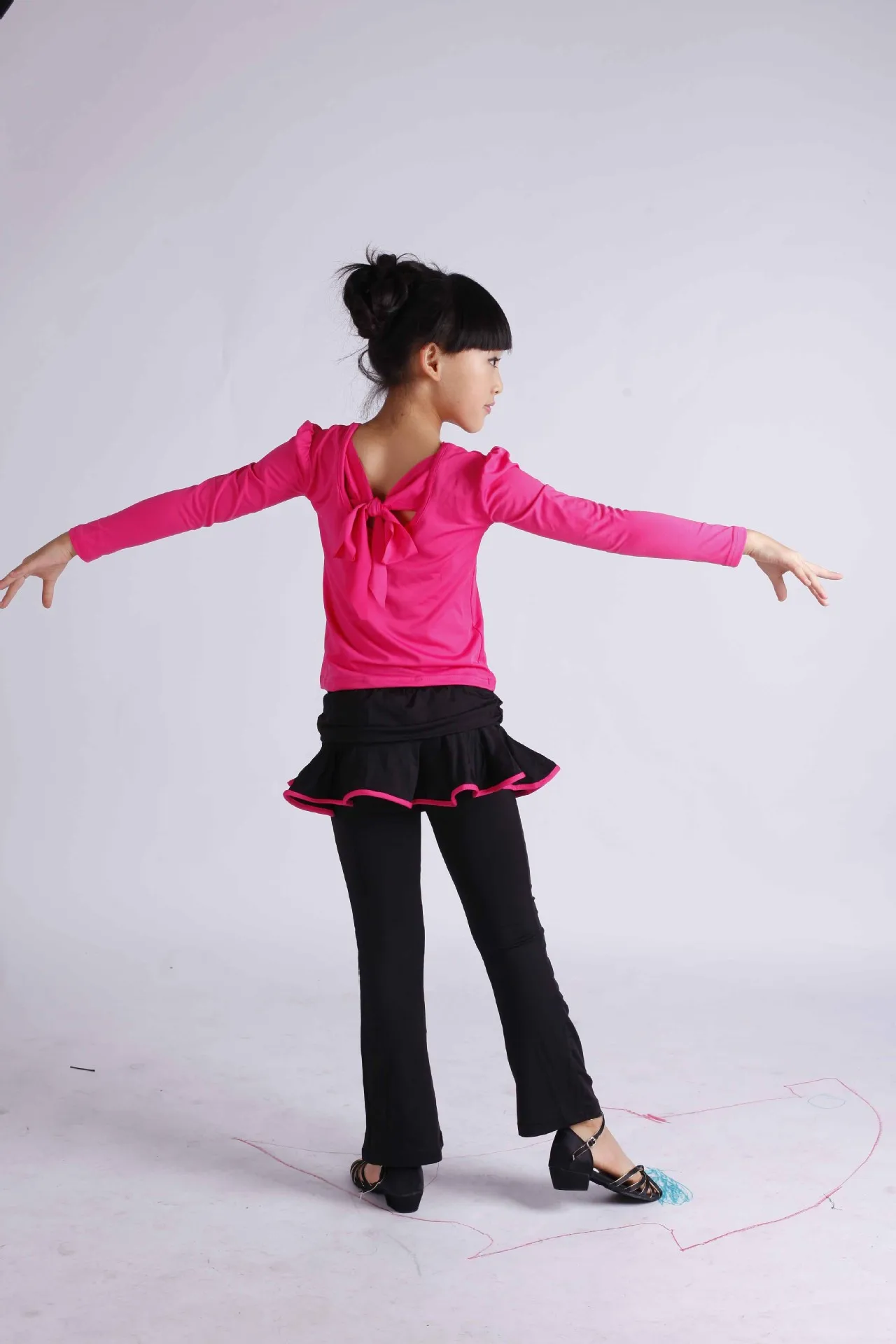Latin Stage Costumes Kids Girls Children 3 Color Latin Dance Skirt Pants Latin Practice Suit Dancing Clothing for Girls
Latin Stage Costumes Kids Girls Children 3 Color Latin Dance Skirt Pants Latin Practice Suit Dancing Clothing for Girls