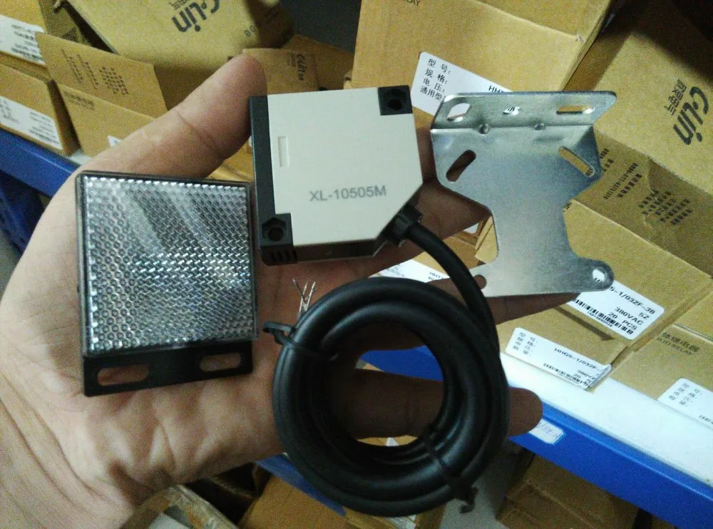 Brand new original authentic C-Lin E3JK-R4A Feedback Reflective Photoelectric Switch AC Power Relay Output |