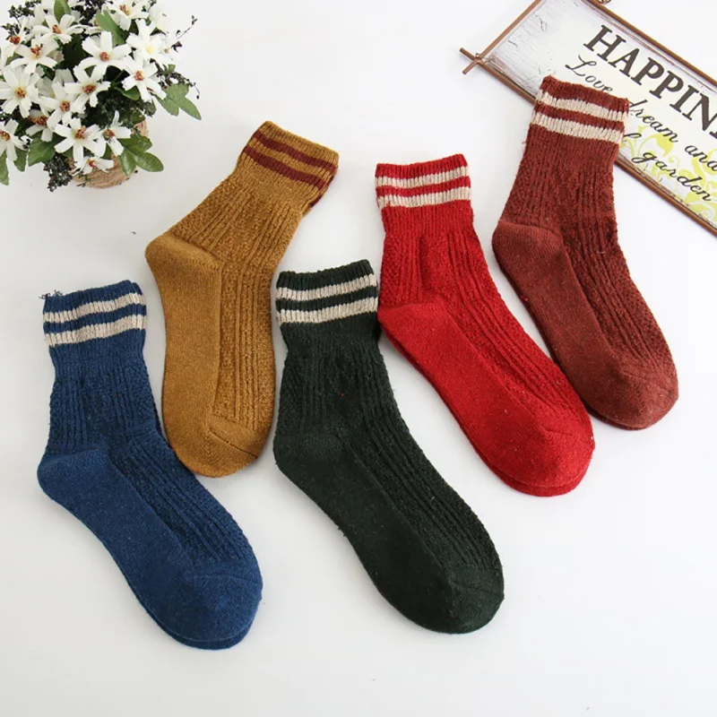 New Wool Cotton Sock Casual Sports Socks Women Mens Korea Fashion Soft Elastic Christmas Footwear Autumn Winter
New Wool Cotton Sock Casual Sports Socks Women Mens Korea Fashion Soft Elastic Christmas Footwear Autumn Winter