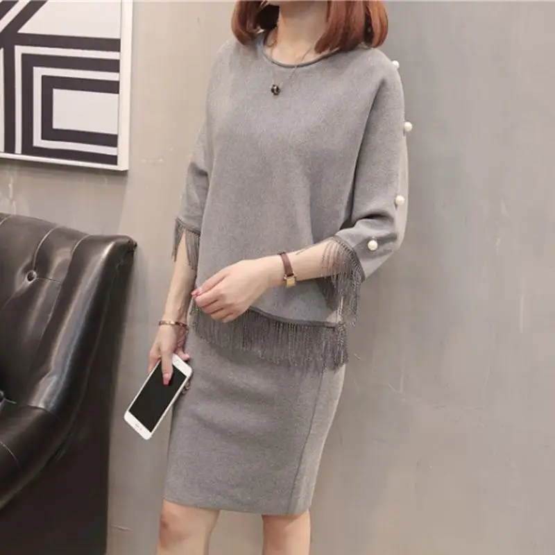 2019 Autumn Winter Two Pieces Women Beading Tassel Sweater Dress Set Female Outfit Pullover Knitted Bodycon Dress Suit K241
2019 Autumn Winter Two Pieces Women Beading Tassel Sweater Dress Set Female Outfit Pullover Knitted Bodycon Dress Suit K241