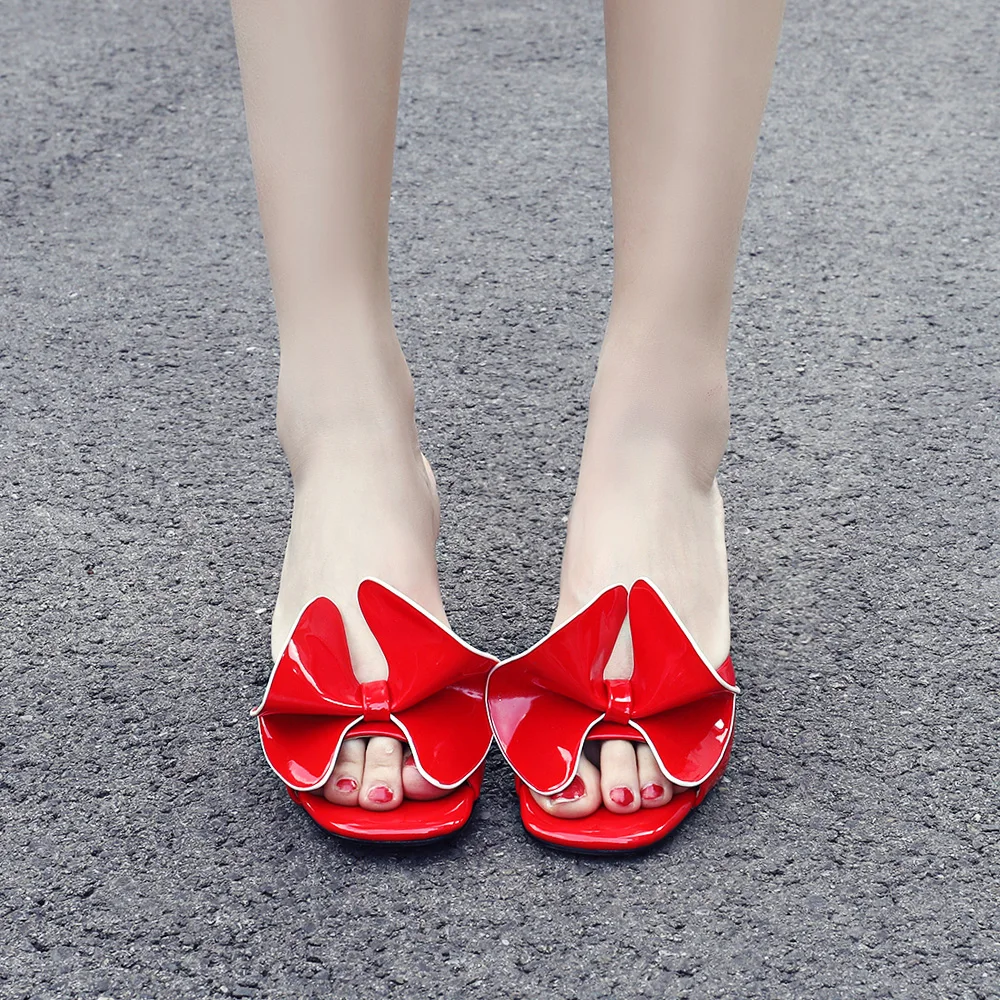 2019 Summer Women Patent Leather Slippers Mules Butterfly Knot Modern Design Chunk High Heels Peep Toe Ladies Dress Flip Flops
2019 Summer Women Patent Leather Slippers Mules Butterfly Knot Modern Design Chunk High Heels Peep Toe Ladies Dress Flip Flops