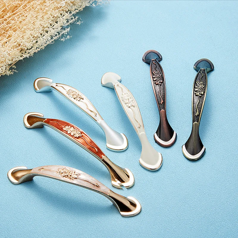 Gold Door Handles Wardrobe Drawer Pulls Kitchen Cabinet Knobs and Handles Fittings for Furniture Handles Hardware Accessories
Gold Door Handles Wardrobe Drawer Pulls Kitchen Cabinet Knobs and Handles Fittings for Furniture Handles Hardware Accessories