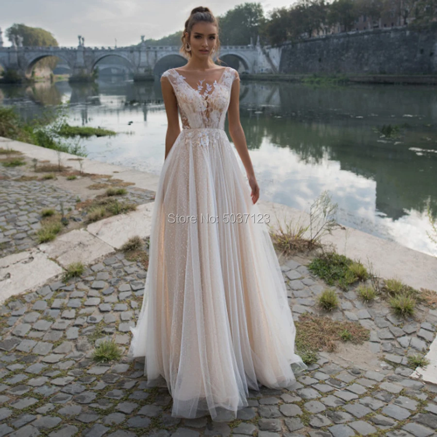 Beach Wedding Dresses A Line Tulle V Neck Cap Sleeves Floor Length Open Back Vestido De Noiva Bridal Wedding Gown Plus Size
Beach Wedding Dresses A Line Tulle V Neck Cap Sleeves Floor Length Open Back Vestido De Noiva Bridal Wedding Gown Plus Size