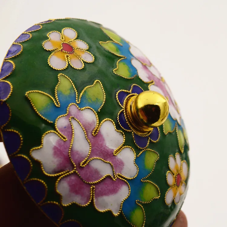 Custom Cloisonne ornaments inventory of old goods fetal copper filigree Enamel Cloisonne 4 inch compact old goods jewelry box
Custom Cloisonne ornaments inventory of old goods fetal copper filigree Enamel Cloisonne 4 inch compact old goods jewelry box