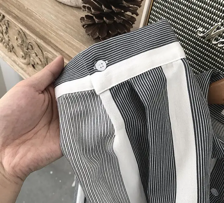 2018 Grey stripe matching simple college wind vintage fashion shirt. S-XL!!! Large size casual shirt.
2018 Grey stripe matching simple college wind vintage fashion shirt. S-XL!!! Large size casual shirt.