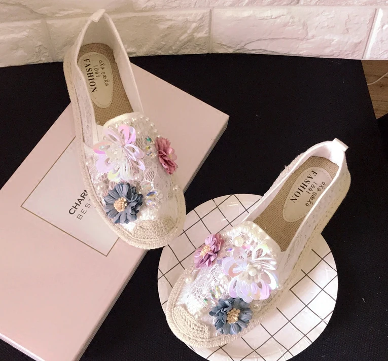 New spring and summer hollow shoes handmade custom fisherman shoes petal net flat casual female casual shoes.
New spring and summer hollow shoes handmade custom fisherman shoes petal net flat casual female casual shoes.