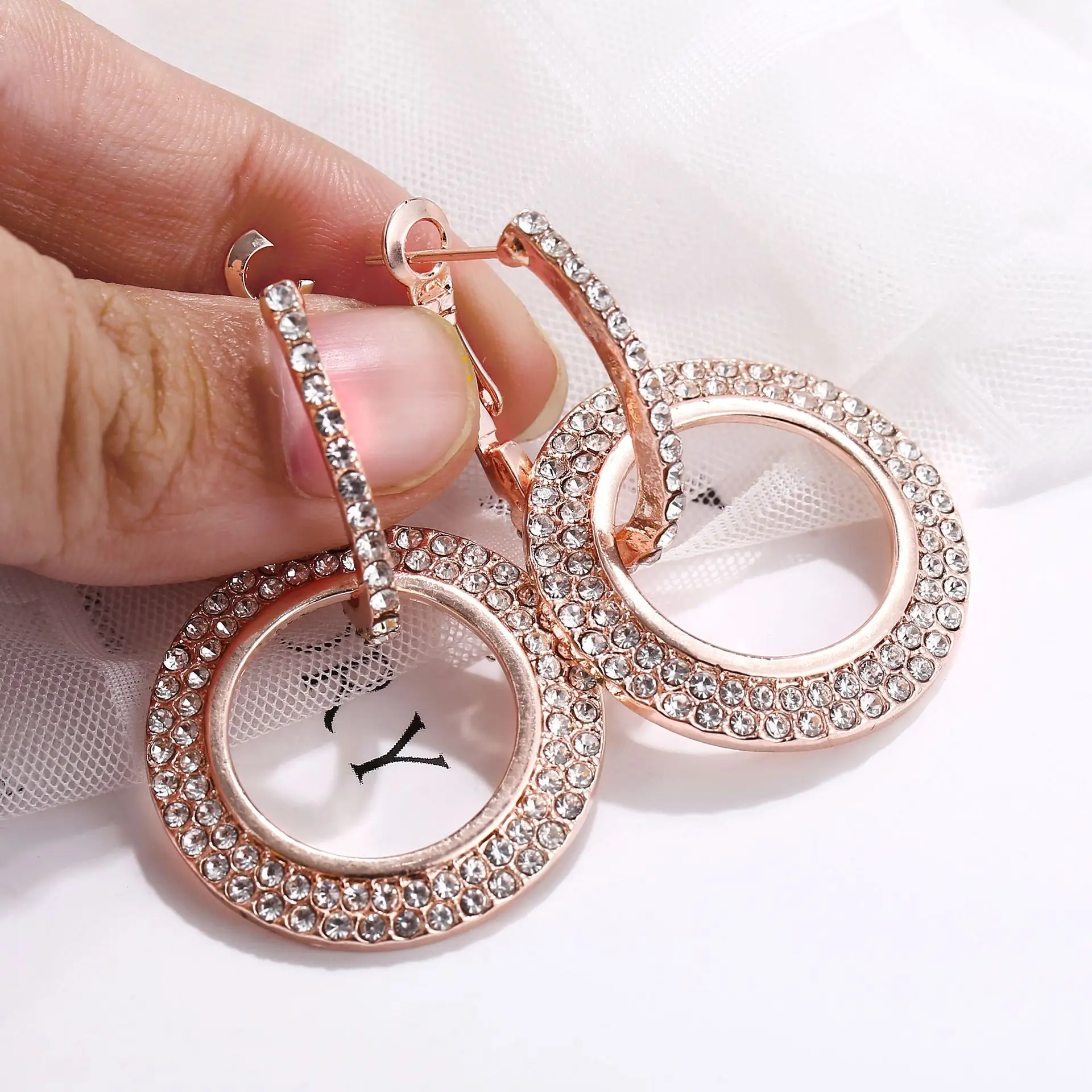 EU Style Fashion Earrings Big Circle Stud Earrings Shiny Rhinestone Fashion Hyperbole earrings for women Quality Alloy Earrings
EU Style Fashion Earrings Big Circle Stud Earrings Shiny Rhinestone Fashion Hyperbole earrings for women Quality Alloy Earrings